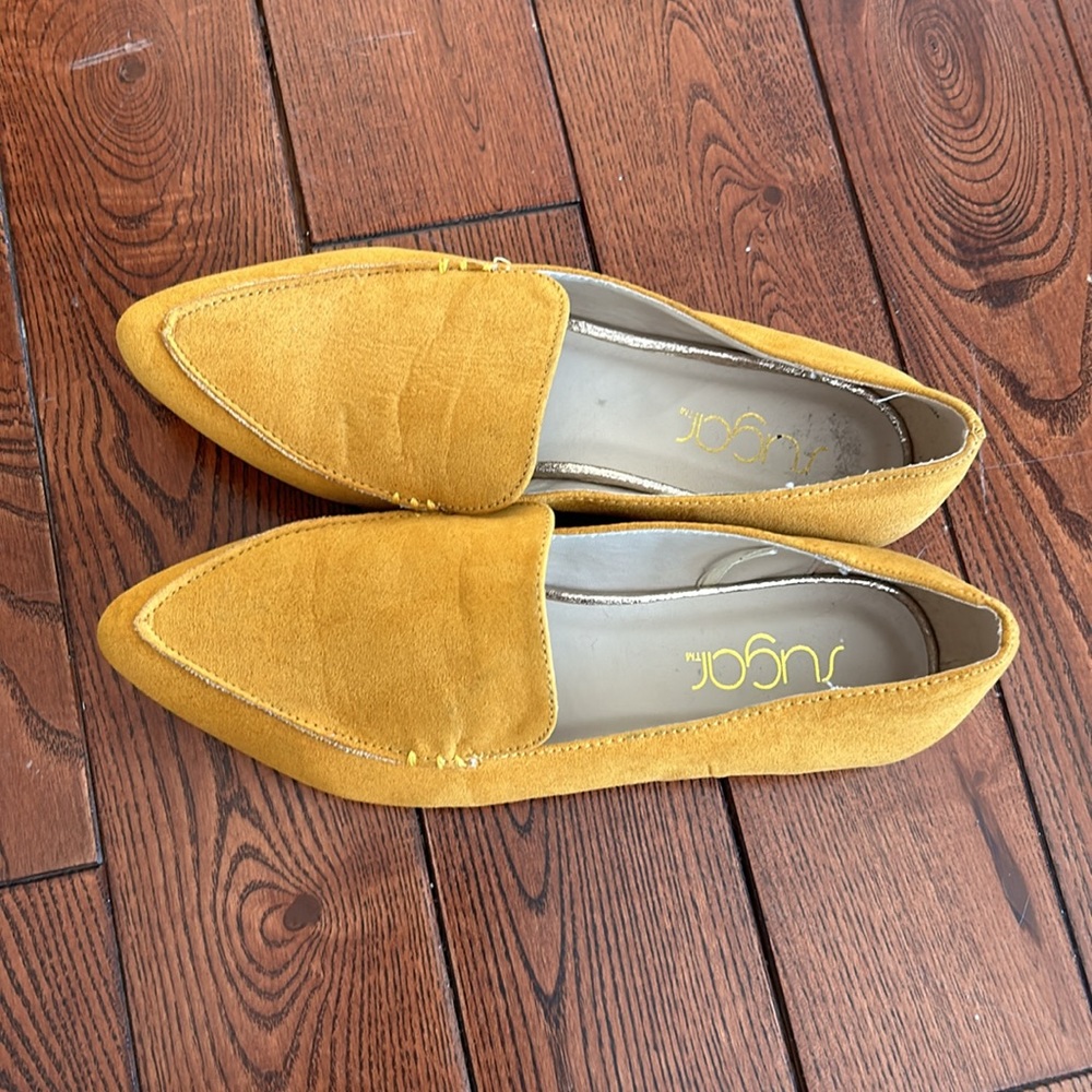 Yellow Flats - Picture 2 of 3